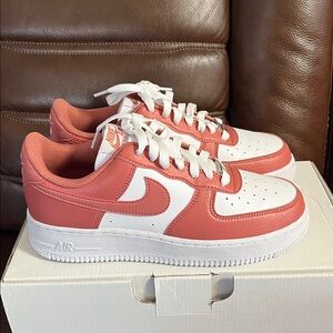 Nike Women’s Air Force 1’ 07